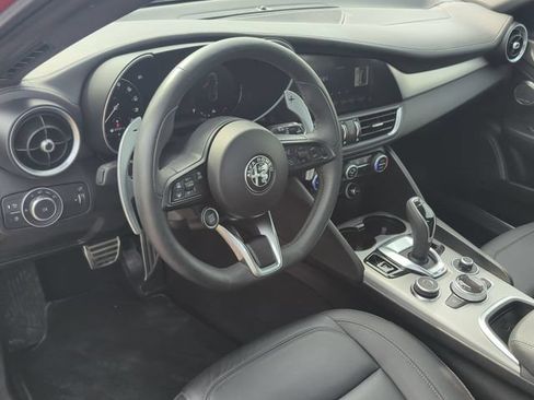 Used 2025 Alfa Romeo Giulia AWD image 12