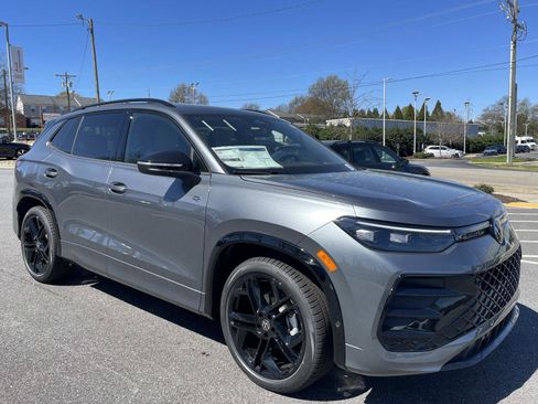 New 2026 Volkswagen Tiguan SE R-Line image 1