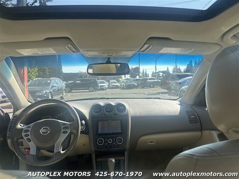 Used 2009 Nissan Altima Hybrid Sedan w/ Connection Pkg image 18