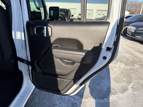 Used 2024 Jeep Wrangler Unlimited w/ Convenience Group AWD/4WD image 17