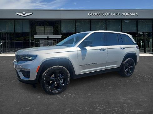 Used 2024 Jeep Grand Cherokee Limited w/ Luxury Tech Group II AWD/4WD image 1