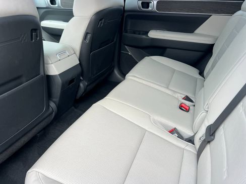 Used 2025 Hyundai Santa Fe Limited image 4