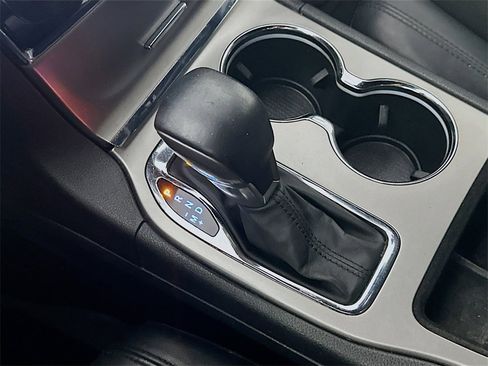 Used 2019 Jeep Grand Cherokee Altitude image 16