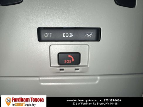 Used 2025 Toyota Sienna LE image 30