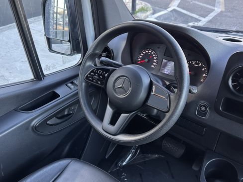 Used 2022 Mercedes-Benz Sprinter 2500 image 18