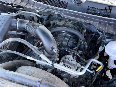 Used 2020 RAM 1500 Classic SLT w/ Luxury Group RWD image 30