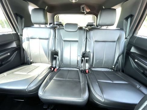 Used 2020 Ford Expedition XLT w/ Equipment Group 202A AWD/4WD image 15