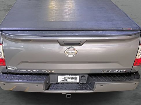 Used 2017 Nissan Titan SV image 12