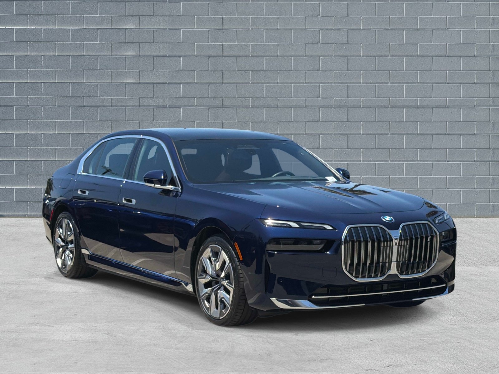 Used 2023 BMW i7 xDrive60 AWD/4WD image 1
