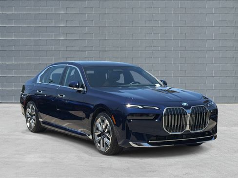 Used 2023 BMW i7 xDrive60 AWD/4WD image 1