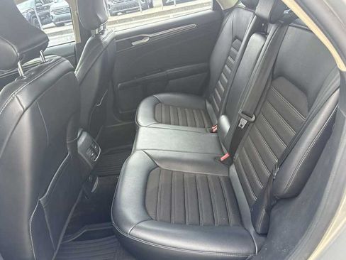 Used 2017 Ford Fusion SE w/ Equipment Group 201A FWD image 16