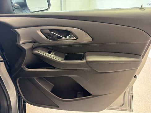 Used 2023 Chevrolet Traverse LT FWD image 14