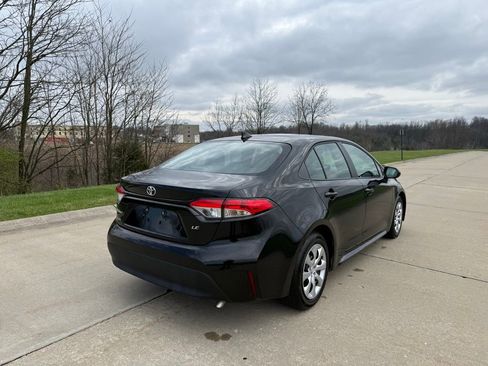 Used 2025 Toyota Corolla LE image 3