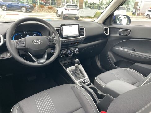 New 2025 Hyundai Venue Limited image 12