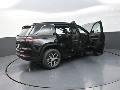 New 2025 Jeep Grand Cherokee Limited w/ Luxury Tech Group II AWD/4WD image 36