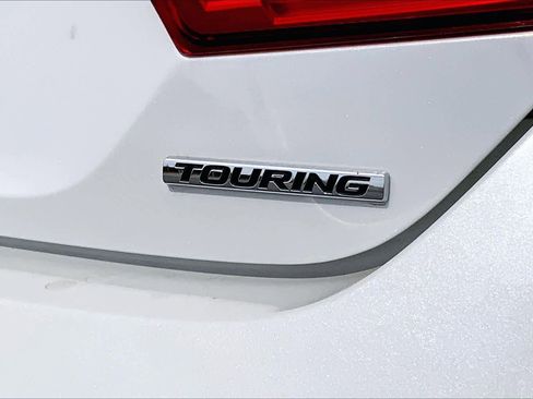 Used 2018 Honda Accord Touring image 10