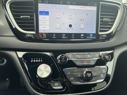 New 2026 Chrysler Voyager LX image 20