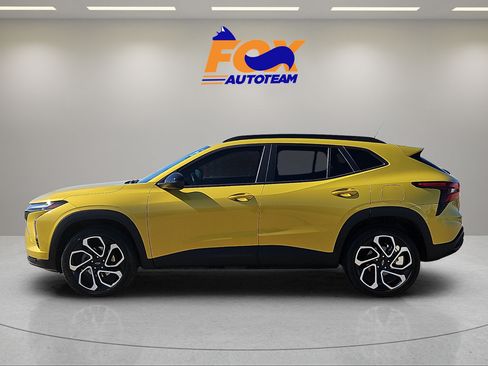Used 2025 Chevrolet Trax RS w/ Driver Confidence Package FWD image 2