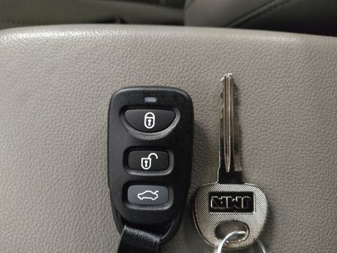 Used 2020 Hyundai Elantra SEL FWD image 32