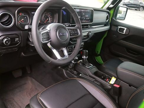 Used 2026 Jeep Wrangler Unlimited Sahara AWD/4WD image 13