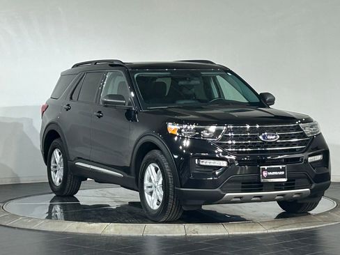 Used 2023 Ford Explorer XLT w/ Equipment Group 202A image 2