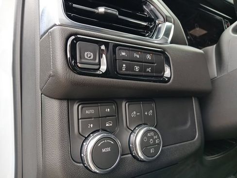 Certified 2026 GMC Yukon XL Denali w/ Sun & Power Step Package AWD/4WD image 17