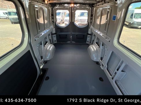 Used 2025 Mercedes-Benz Sprinter 2500 image 24