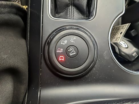 Used 2017 Ford Explorer XLT w/ Equipment Group 202A image 22