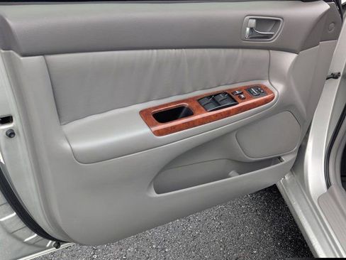 Used 2003 Toyota Camry XLE image 10