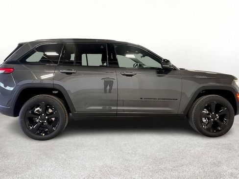 New 2025 Jeep Grand Cherokee Limited w/ Black Appearance Package image 16