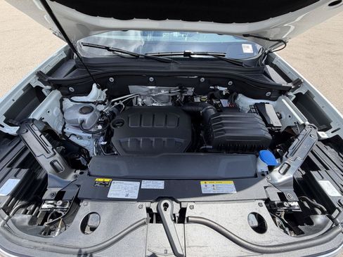Used 2025 Volkswagen Atlas SE AWD/4WD image 23