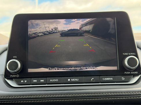 Used 2023 Nissan Rogue SV image 31