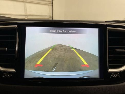 Used 2024 Chrysler Pacifica Touring-L FWD image 25