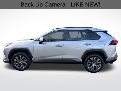 Used 2022 Toyota RAV4 XLE Premium image 7