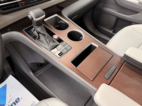 Used 2024 Toyota Sienna XLE image 22