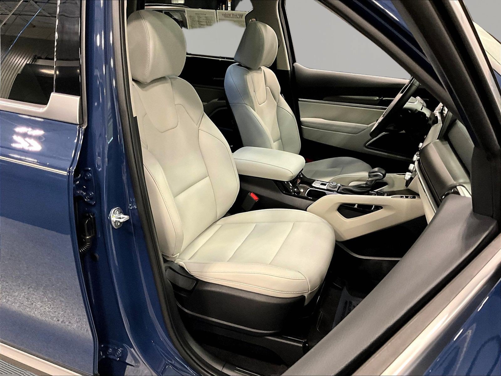 Used 2025 Kia Telluride S FWD image 30
