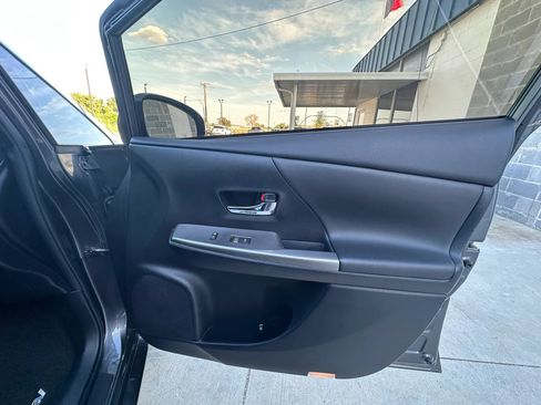 Used 2015 Toyota Prius V Four FWD image 34