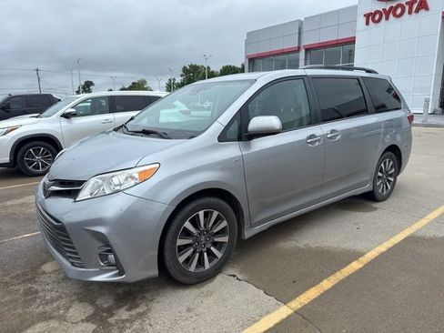 Used 2018 Toyota Sienna XLE AWD/4WD image 1