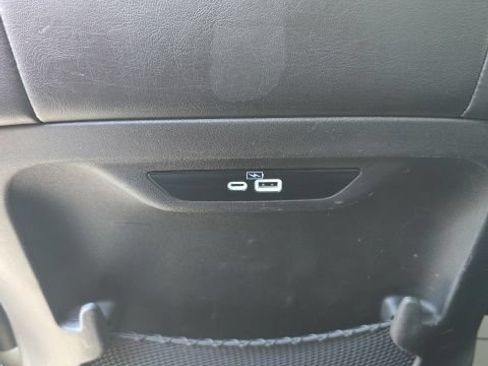 Used 2023 Chrysler Pacifica Touring-L FWD image 25