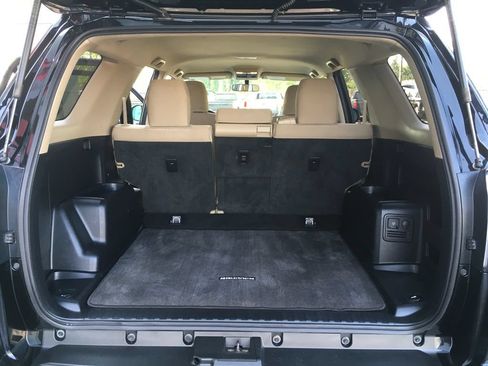 Used 2018 Toyota 4Runner SR5 AWD/4WD image 31