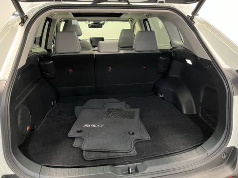 Used 2022 Toyota RAV4 Limited image 18