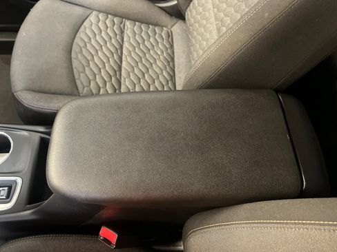 Used 2019 Chevrolet Equinox LT w/ Sun & Navigation Package AWD/4WD image 32