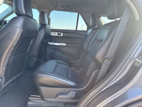 Used 2022 Ford Explorer Limited w/ Equipment Group 301A RWD image 9