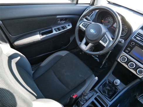 Used 2017 Subaru Crosstrek 2.0i Premium image 12