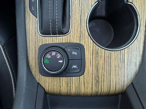 Used 2017 GMC Acadia Denali w/ Technology Package AWD/4WD image 30