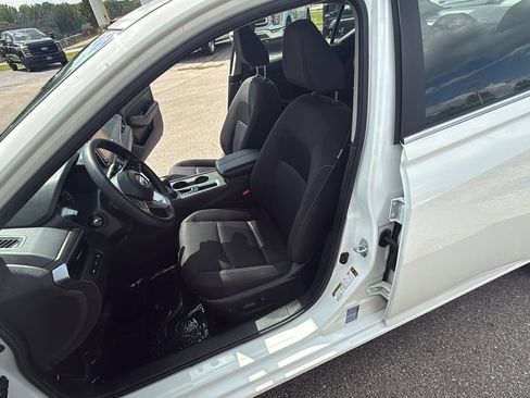 Used 2025 Nissan Altima 2.5 SV FWD image 33