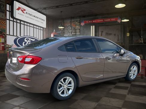 Used 2019 Chevrolet Cruze LS w/ LS Convenience Package FWD image 6