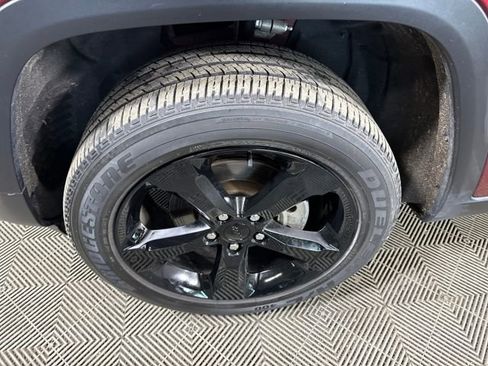 Used 2023 Jeep Grand Cherokee Altitude image 10