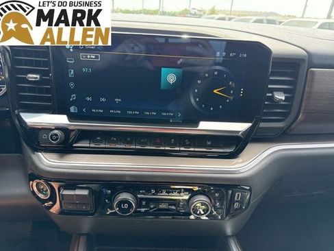 Used 2022 Chevrolet Silverado 1500 High Country w/ Z71 Off-Road Package AWD/4WD image 9