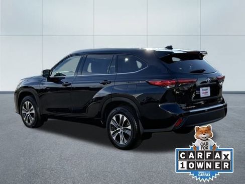 Used 2022 Toyota Highlander XLE image 7